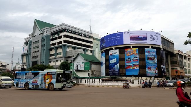 「タイ周辺国へのグローバル戦略の旅」パート4です。<br />今回は初めてのラオス(ビエンチャン)への訪問です。。。パチパチ!<br /><br />ちなみにパート1はカンボジア(シェムリアップ)、パート2は台湾(台北)、パート3はベトナム(ホーチミン)でした。 <br /><br />ラオスは、タイ側から舟で2回ほど上陸したことありますが、正式ルートで入国するのは今回初めて。<br />なお、ラオスへの直行便がないので、タイ経由になりますので、バンコク・パタヤにも訪問しますので、2018年 4回目のタイ旅行となります。<br /><br />ビエンチャンでは、レンタルバイクを借りて市内+郊外をウロウロします。<br /><br />今回の旅程は以下のとおり。LCCのお陰で安く旅ができます。 <br /><br />【今回の旅程】 <br />■2018年8月10日(金) <br /> 関空⇒バンコク・ドンムアン by エアアジア<br /> ※往復:25,610円也<br />□チェックインプロンポン@バンコク:1泊<br /> ※1泊朝食無し:3,263円也<br /><br />■2018年8月11日(土) <br /> バンコク⇒パタヤ by ベルトラベルバス<br /> ※370B也<br />□ベイブリーズホテルパタヤ@パタヤ:1泊<br /> ※1泊朝食無し:806B也<br /><br />■2018年8月12日(日) <br /> パタヤ⇒バンコク by ベルトラベルバス<br /> ※370B也<br />□ナントラスクンビット39@バンコク:1泊<br /> ※1泊朝食付き:720B也<br /><br />■2018年8月13日(月)<br /> バンコク・ドンムアン⇒ビエンチャンby エアアジア<br /> ※往復:16,182円也<br />□メコンホテル@ビエンチャン:4泊<br /> ※1泊朝食付き:37,34$也<br /><br />■2018年8月17日(金)<br /> ビエンチャン⇒バンコク・ドンムアンby エアアジア<br />□マキシムズイン@バンコク:1泊<br /> ※1泊朝食無し:1,182B也<br /><br />■2018年8月18日(土) <br /> バンコク・ドンムアン⇒関空 by エアアジア
