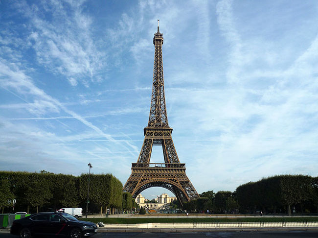 フランス乗り換えでスペインへ。スペインのバルセロナはグエル公園→サクラダファミリア→モンセラットからフランスへ。フランスはモンサンミッシェル→ベルサイユ→パリ。最終日のセーヌ川ディナークルーズは最高の思い出。