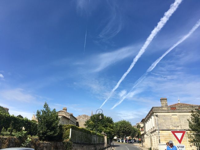 フランスバスクとスペインバスクを1週間で楽しむ旅(主にフランスバスク)。<br />山バスクと海バスク、それぞれの良さがあるみたいだけど決められないので両方楽しむことにしたら移動が多くなってしまいました。。けど、振り返るといつもこんな感じな気がしてきた。<br /><br />1日目:成田→仁川→パリ→ボルドー(ボルドー泊)<br />2日目:サンテミリオン、ボルドー(ボルドー泊)←いまここ<br />3日目:ボルドー→サンセバスチャン(サンセバスチャン泊)<br />4日目:サンセバスチャン、オンダリビア(サンセバスチャン泊)<br />5日目:サンジャンピエドポー(サンジャンピエドポー泊)<br />6日目:サンジャンドリュズ(サンジャンドリュズ泊)<br />7日目:サンジャンドリュズ(サンジャンドリュズ泊)<br />8日目:サンジャンドリュズ→パリ→仁川→成田(サンジャンドリュズ-パリは電車)