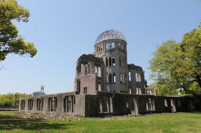 ★★★2018年4月21日（土）<br /><br />昨夕、釜山を出港した船は再び日本に戻り、今日は広島に寄港します。<br />事前にもらったスケジュールには、広島到着の前に「 Kanmon Senic Crusing」 とあり、関門海峡の景色が見れるのだと楽しみにしていました。<br /><br />でも、何と関門海峡を通過するのは明け方の3時から4時頃だということ。そんな時間では何も見えない！<br />そもそも起きていられない（or 起きることができない）<br />あ～、残念。。。<br /><br />[from today&#39;s navigator]<br />Weather: 70°F / 21°C、Sunny<br />Arrival: 12:00am All Aboard: 7:00pm<br />