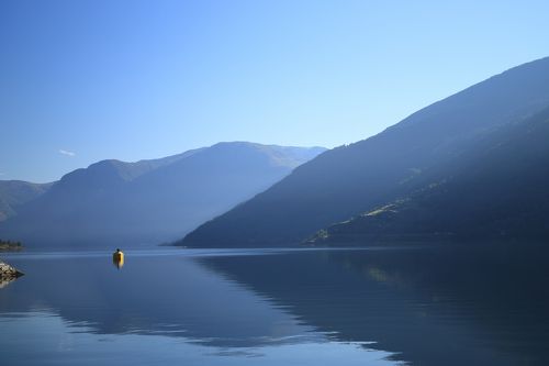 白夜（midnight sun）とフィヨルド と 美しい街並みに憧れて
