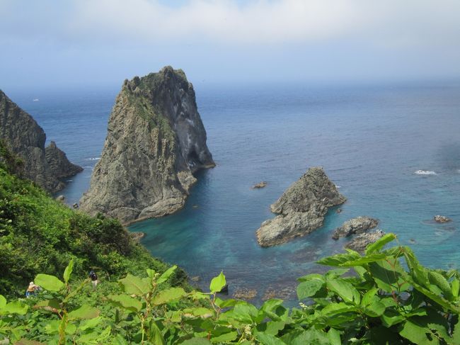 積丹・神威岬の旅行記は3度目。1度目はリーボックの抽選に当たった積丹バスツアー。2度目は車で行ったウニツアー。<br /><br />今回3度目の積丹は友人と北海道中央バスの絶景積丹ツアー。1名8,000円。<br />やはり車で回るのが一番効率が良いのですが、二人ともペーパードライバーの為、ツアーバスに乗りました。さてさて・・・