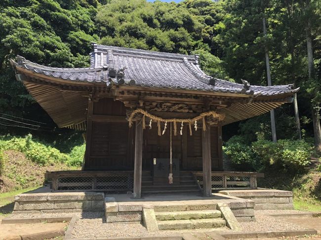 鎌倉の裏山 北のはずれ 今泉は観光客はあまり訪れませんが、歴史を感じる場所がいくつかあります<br />少し歩いてみました 山の中、お寺、神社<br />今泉白山神社 今泉寺<br /><br />鎌倉の裏山ハイキング 観光客はあまりこないところだけど歴史はあります - 一人旅 ふらっと気ままに - https://is.gd/a8ZJm8 <br /><br />