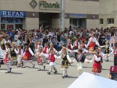 ブルガリア・ルーマニア　10日間　④　ブルガリア　カザンラクの谷　バラ祭り　