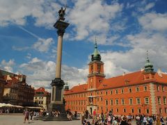 ポーランドのワルシャワへ　その７　　旧市街の王宮広場からクラクフ郊外通りを南に。。