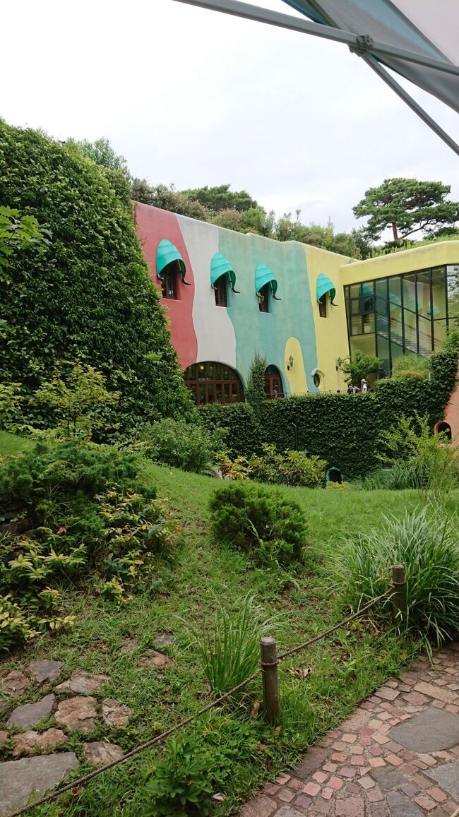 東京旅行２日目は三鷹の森ジブリ美術館♪<br /><br />チケットは時間指定の完全予約制です。<br />普段は前月の10日発売ですが、<br />「夏休みの7月分は5月に予約開始」されますので注意が必要です！
