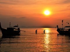 クラビに行ってみた（山と黄昏パンチ編）　煌めくスローモーションの世界　アンダマン海に落ちる夕陽を眺めてみた　オッサンネコの一人旅