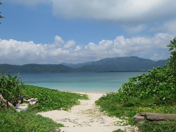 真夏の石垣島（１２）ちゅらさんの島・小浜島へ（後）大岳からの３６０度展望と細崎海岸から見える西表島そして島食堂