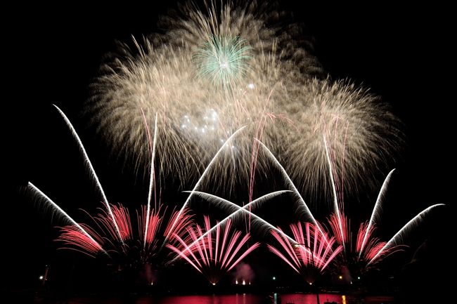 　8月4日に亀川漁港で開催された、第33回亀川夏まつり花火大会です。