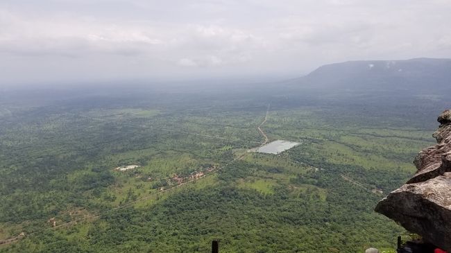 タイ航空利用で7日間滞在<br /><br />事前に日本から日本語ガイドのタックさんにおすすめでプランを頼んでおいたのでシェムリアップに朝到着だったので空港まで迎えに来てもらいそのままアンコールワット観光へ<br /><br />夕方ホテルに送ってもらい受付までしてくれ助かりました<br />夜の食事も場所解らないから送り迎えも毎日してもらい<br />遺跡観光は6日間7日目は買い物予定で天気に恵まれ最高の遺跡回りが出来ました<br /><br />またシェムリアップ行くときはタックさんにまたお願いしたいと思います<br /><br />タックさんのHPとFacebookです<br />http://vantak.web.fc2.com/<br /><br />https://www.facebook.com/%E3%82%A2%E3%83%B3%E3%82%B3%E3%83%BC%E3%83%AB%E3%83%AF%E3%83%83%E3%83%88-%E6%97%A5%E6%9C%AC%E8%AA%9E%E5%80%8B%E4%BA%BA%E3%82%AC%E3%82%A4%E3%83%89%E3%82%BF%E3%83%83%E3%82%AF-318720441558727/