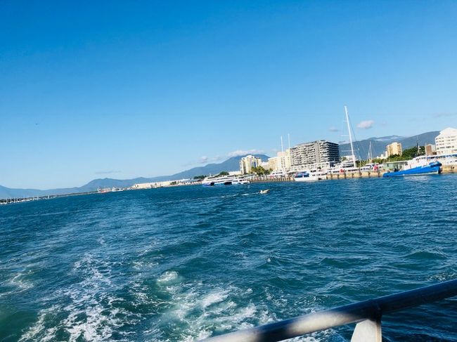 ケアンズ旅行4日目。<br /><br />グリーン島へ行きました。