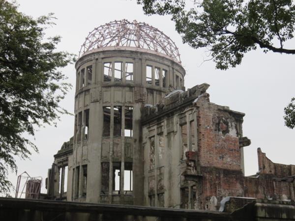 広島に思いを寄せて（３）原爆ドーム、原爆の子の像