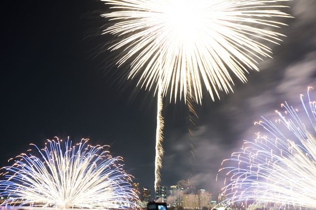 大阪で行われた「なにわ淀川花火大会」に行ってきました～！<br />2日目は甲子園で高校野球を少し見たり甲子園歴史館に行ったり<br />正月の福男選びでおなじみの西宮神社に行きました。<br /><br />宿泊は2度目のコートヤードバイマリオット新大阪です！