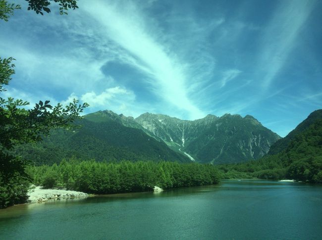 20数年ぶりに北アルプスの山を登りたいと思い、どこにしようかと検討。<br />北アルプスが初めての妻も一緒に行くので、日程やアクセスや施設を考慮してこのコースを選択。<br />妻には涸沢でのんびりしてもらい、涸沢から奥穂岳ピストンは単独で行きました。