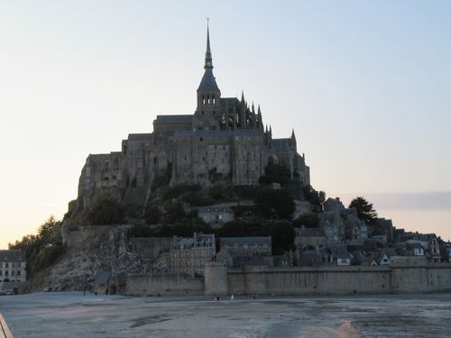 島内のホテルに宿泊して、神秘的なモンシャンミッシェルを存分に堪能