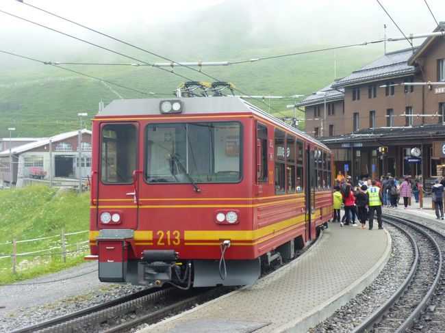 グリンデルヴァルト駅からクライネ・シャウデック駅まで３０分くらいです。