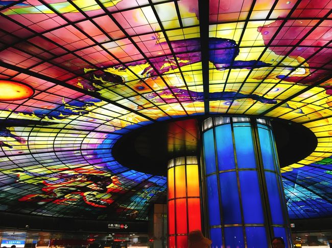 ここ数年ずっと行きたくて、やっと実現した台湾旅行☆<br /><br />美味しい台湾グルメと十分でのランタン上げが目的だったのですが、<br />せっかくなので新幹線乗り放題チケットで台中、高雄への日帰り旅行も行っちゃいました!!<br /><br />1日目 九分&十分<br />2日目 台中&高雄<br />3日目4日目 台北市内<br /><br /><br />エクスペディアの航空券&ホテルのセットで35,000円(*''ω''*)<br /><br />直前の台風接近でヒヤヒヤしましたが…<br />なんとか無事に出発できてほんとによかった!(ノД`)・゜・。<br />