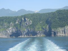 知床ひとり旅 (2)　断崖絶壁が続く知床半島を海上から探訪