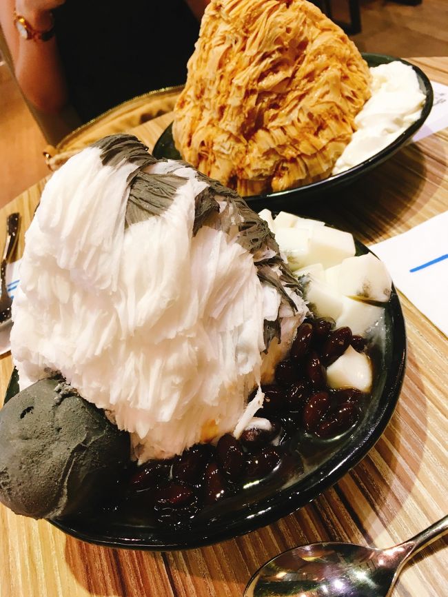 ここ数年ずっと行きたくて、やっと実現した台湾旅行☆<br /><br />美味しい台湾グルメと十分でのランタン上げが目的だったのですが、<br />せっかくなので新幹線乗り放題チケットで台中、高雄への日帰り旅行も行っちゃいました!!<br /><br />1日目 九分&十分<br />2日目 台中&高雄<br />3日目4日目 台北市内<br /><br /><br />エクスペディアの航空券&ホテルのセットで35,000円(*''ω''*)<br /><br />直前の台風接近でヒヤヒヤしましたが…<br />なんとか無事に出発できてほんとによかった!(ノД`)・゜・。<br />