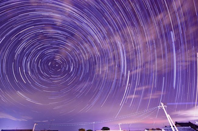 　12日および13日未明、ペルセウス流星群を観察しました。<br />　ぺルセウス流星群は、毎年8月12日から13日ごろを中心に活動する流星群です。12日は真玉海岸で、13日は自宅屋上からの観察です。