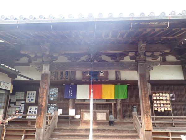 奈良県桜井市にある聖林寺。山沿いに建つ小さなお寺です。国宝の十一面観音立像で有名なお寺です。