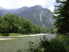 カメラ片手に、上高地と高山を歩く3日間　1日目は上高地到着と明神池散策 ほか