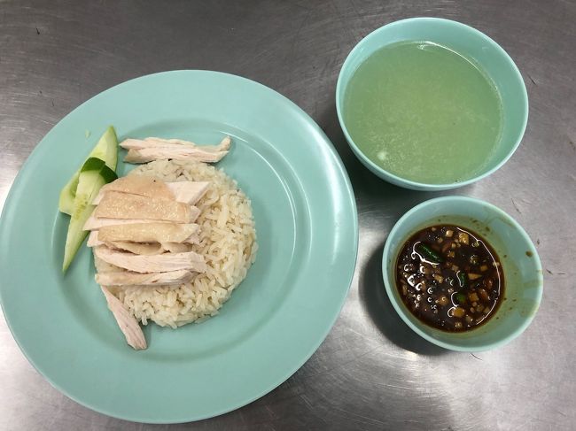 海外女一人旅、第二弾!<br />タイのバンコクへお盆休暇を利用して2泊5日で行ってきました(^^)行き帰りともに深夜便利用。<br />先月台湾へ初の海外一人旅へ行き、一人旅の楽しさ・自由さにハマる。だから今度はバンコクへ、という順番ではなく(笑)バンコクへ行こうと決めたのは台湾へ行く前で、航空券やホテルの手配はずっと前に終わっておりました(笑)<br />何故バンコクを選択したかというと、海外一人旅、初心者、でネット検索すると、台湾と並んでおすすめされてたのがバンコクでした。それでバンコクがどんなところか調べるうちに、行きたくなってしまって(*´`)<br />今回も情報収集の際、沢山の方のブログ等、参考にさせて頂きました。<br />今後また海外一人旅をする際の備忘録に、また、私が参考にさせて貰ったように、今後バンコクへ行く方の参考になればと思い、旅行記を書いてみたいと思います。