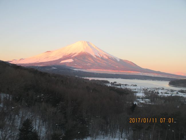 リゾーピア箱根から電車とバスを乗り継いで、エクシブ山中湖へ。雪の季節で、富士山の雪を楽しむつもりだったが、思わぬ赤富士も見ることが出来た。