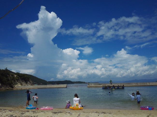 毎年お盆の時期に実家に帰省しておりますが、その際兄家族との海水浴が恒例行事化しております。<br />姪っ子、甥っ子の成長の早さを感じつつ、瀬戸内海・播磨灘の離島でリフレッシュして参りました。<br /><br />あまり観光地化されておらず、有名な見どころも殆どありませんが<br />そこがまた良いところでもあります。<br />少しでも坊勢島の魅力が伝われば幸いです。<br />