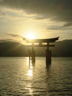 厳島神社は閉まってしまいましたが、せっかくなので宮島散策