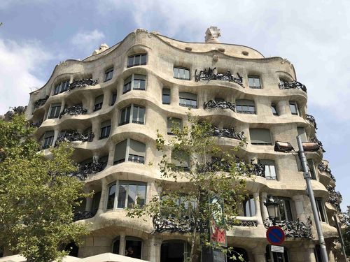 スペイン バルセロナ マドリッド ガウディー 建築 現地購入