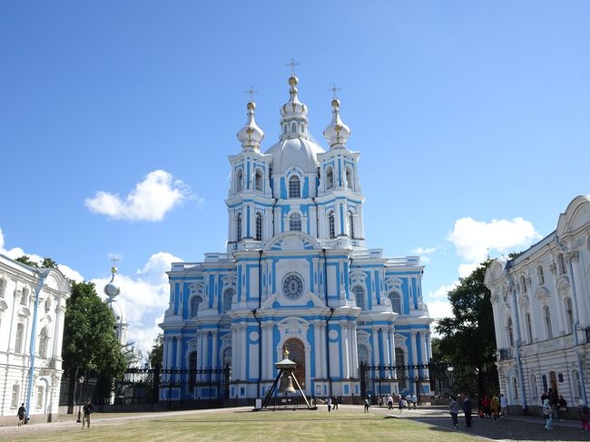 夏休みにマイルを使える旅先を探していたら、ロシア行きの空席があったので旅先をロシアに決定。サンクトペテルブルクとモスクワの2都市で、美術館、バレエ、サーカスなどいろいろ楽しんできました。<br /><br />8/3(金)　成田→モスクワ→サンクトペテルブルク<br />8/4(土)～8/6(月)　サンクトペテルブルク観光　★<br />8/7(火)　サンクトペテルブルク→モスクワ　★<br />8/8(水)　モスクワ観光<br />8/9(木)　モスクワ→成田<br />