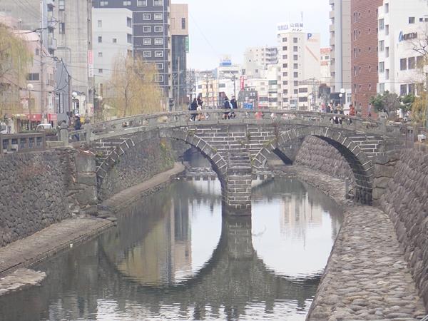 九州の旅。長崎定期観光バス「よかとこコース」の続きです。長崎奉行の様子などを再現ドラマで見せるユニークな長崎歴史文化博物館。そして長崎の観光名所、中島川に架かる眼鏡橋とめぐります。