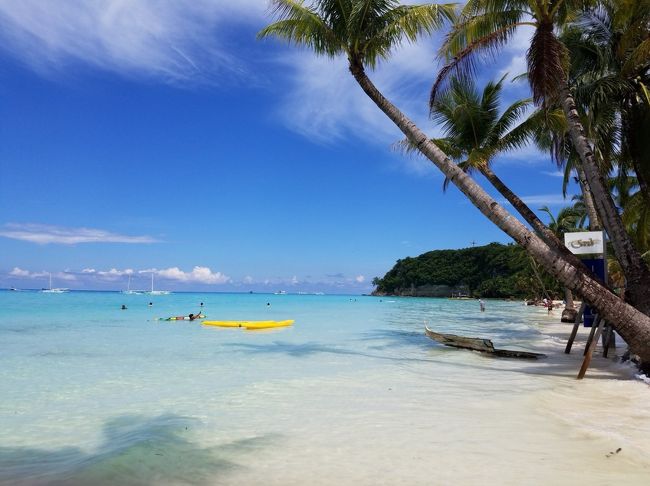 Boracay Island<br /><br />世界のベストビーチ・2年連続アジアNo.1ビーチ・その他にも数々の賞を受賞している【世界No.1ビーチボラカイ島】<br /><br />フィリピンのセブ島は日本で有名ですがボラカイ島の知名度は<br />残念ながらまだ多くありません。<br /><br />最近はやっとマスコミへの露出が少しずつ増えてきました。<br />先日もさまーず司会のリゾート番組【世界さまぁ?リゾート】やボラカイ島が舞台となったフジTVの恋愛ドラマ【恋神アプリ】など<br /><br />後は・・・<br />残念なニュースになりますが汚水問題になります。<br /><br />今後、日本でも確実に注目されるフィリピンのボラカイ島は<br />日本からわずか5時間で行ける天国<br /><br />わたくしがボラカイ島を初めて知ったのは去年の5月になります。<br />時代の流れでしょうか？<br /><br />ボラカイ島を初めて知ったのはSNSのインスタグラムでした。<br />こんなステキな秘境が世界にあるのか？・・・と衝撃を覚えました。<br /><br />早速、現地の方にインスタグラムでコンタクトを取り情報収集<br />初めて現地ボラカイ島へ行ってきました。<br /><br />やはり滞在中に日本人観光客と会うことは一度もありませんでした。<br />欧米の方、中国の方、韓国の方、世界各国から<br /><br />予想以上に多くの方々がボラカイ島に来ている事に本当に驚きました！<br />年間200万人再開後は更に増えることでしょう<br /><br />来年はマカオでカジノを運営する香港上場のギャラクシーエンターテイメント社もボラカイ島に巨大なカジノを作る予定みたいですね・・・<br /><br />ますます発展していくフィリピンのボラカイ島<br />その反面治安の方が心配です・・・<br /><br />ビーチではのんびり本を読みながら日光浴をしている方、海で一日中泳いでる方、ホワイトビーチでウェディングフォトの方も見かけました！<br /><br />そんなボラカイ島は7キロのとても小さい島ですが、海だけではなくショッピング、食事、マリンスポーツ（ダイビング、パラセーリング、バナナボート、ヘルメットダイビング、SUP、カイト、アイランドホッピング、ヘリコプター、その他）アクティビティも1日中楽しむことが出来ます。<br /><br />ボラカイ島はどのようにして行くの？直行便はあるの？何処で乗り換え？<br />残念ながら日本からの直行便はまだありません。<br /><br />近い将来直行便ができるとのうわさはありますが・・・ちなみに日本からのアクセスになりますが時間を優先するなら<br /><br />カリボ国際空港(KLO)経由ではなく、以下のカティクラン空港(MPH)利用のルートになります。カリボ経由より航空券が15.000円?20.000円位割高です。<br /><br />余談になりますがボラカイ島の玄関 カティクラン空港 の正式名称は<br />ゴドフレド・Ｐ・ラモス空港<br /><br />フィリピン航空、そしてLCCのエアーアジア、セブパシフィック、タイガージェットが乗り入れております。<br /><br />?東京(羽田(HND)・成田(NRT))からマニラ空港(MNL)まで約4時間<br /><br />＊時間効率の良い【HND深夜発→MPH午前着】のフィリピン航空がおすすめです<br /><br />?マニラ空港から国内線に乗り換えてカティクラン空港(ボラカイ島)へ約50分<br /><br />?カティクラン空港前からトライシクル又はバンに乗りボート乗り場へ約10分<br /><br />?ボラカイ島ボート乗り場からトライシクル又はバンに乗りステーション1.2.3エリア(中心地)へ約15分<br /><br />カティクラン空港に着いた後はホテル送迎のご利用をお勧めいたします。<br />ボート乗り場で各窓口に行き乗船券、環境税、ターミナル料の支払いと<br /><br />初めての方には少し難易度が高いと思います。そして時期にも寄りますが観光客で大変混雑してます。<br /><br />只今、閉鎖中のボラカイ島は2018年10月26日(金)?再開いたします。<br />新しく生まれ変わったボラカイ島に是非足を運んでみてください。<br /><br />私は個人手配で行きましたが 旅行会社大手のJTBやHISもボラカイ島ツアーがあります。<br /><br />ハワイ、グアム、バリ、タイも良いですが・・・<br />ボラカイ島は本当に魅力的な島です！<br /><br />私も再開後はもう一度行く予定なのでとても楽しみです。<br /><br />↓ボラカイ島の最新情報はこちらへ↓<br /><br />https://nakamurahitoshi.net/