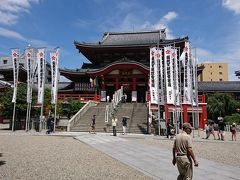 熱田神宮からの帰り道、大須観音へ行きました。