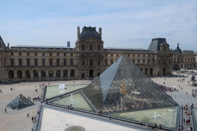 フランスの素敵な景色、建物、芸術を見たくて、ルーヴル美術館以外は行ったことのない場所を中心に回りました。<br />パリを拠点に、行きやすい場所で行ったことのない場所、と探して見つけたロワールの古城巡りと、念願のモンサンミッシェルへそれぞれ1泊2日で行ってきました。<br /><br />1~4日目 パリ市内観光、パリ泊<br />5日目 ブロワ→トゥール泊<br />6日目 トゥール→アンボワーズ→パリ泊<br />7日目 モンサンミッシェル(対岸)泊<br />8日目 モンサンミッシェル→レンヌ→パリ泊<br />