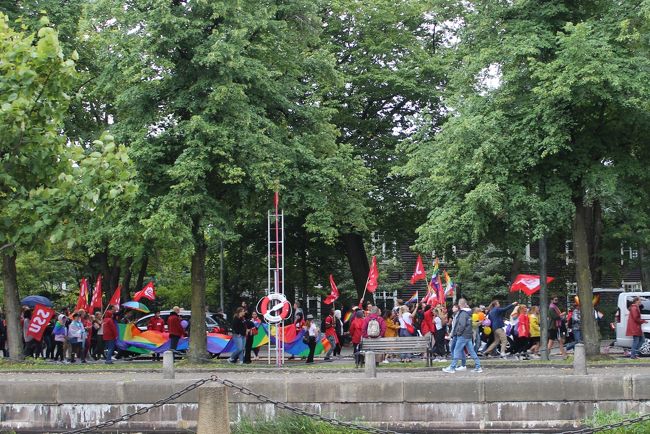ドイツから友人がやって来ると言うので、<br />一緒にランチをして、<br />ヨーテボリを観光することに。<br />折しも、ヨーテボリはEuro Pride週間で、<br />街はレインボーフラッグが掲げられ、<br />イキイキとしたパレードも鑑賞！