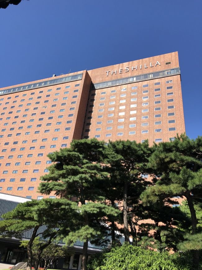 家族3人、新羅ホテルエグゼクティブクラスに泊まる2泊3日の旅行記です。<br />ほとんどホテル内で過ごし、食事は2回ほどしか外でとりませんでしたが、ラウンジ、サウナ、とリゾート気分を充分に味わえた旅行となりました。<br /><br />8/16 OZ1055便 羽田 9:25発ー金浦11:20着<br />8/18 OZ1065便 金浦19:50発ー羽田22:00着<br /><br />