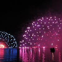 諏訪湖花火を桟橋席の一番前から見る。