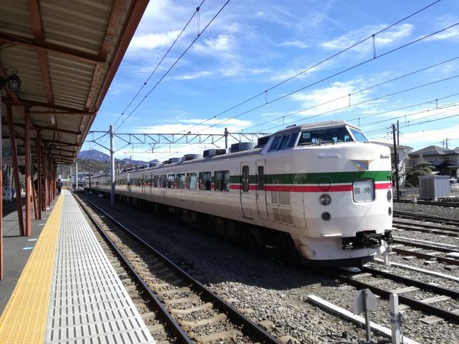 都心でありながら、国鉄特急電車に毎週乗れた、豊田の189。<br /> 12月に分かっていたのはM50編成の引退。ところがところが、あっという間に残り2本も引退決定と言う異常事態! <br /><br />これは、行くしかありませんね。<br /><br />私が東京に移住してから、いろいろな面で支えになってくれた？この豊田の189系。<br /><br />混雑する土日を避け、金曜日の快速富士山に狙いを定めて乗りに行きました
