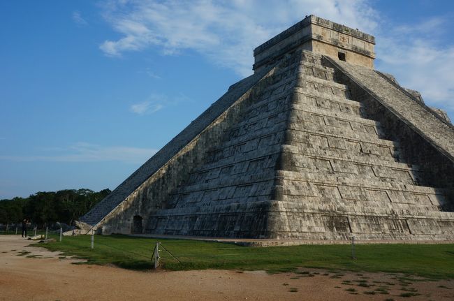 2017年のメキシコ大地震の直後にメキシコを訪れました。地震があってどうしようかと思いましたが、観光予定先は影響が殆どないとの事でしたので、予定通りツアーに参加する事にしました。<br /><br />三日目、カンクンからチチェンイツァでククルカン降臨を見てメリダまで行きました。