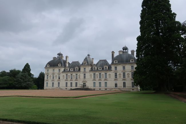 フランスの素敵な景色、建物、芸術を見たくて、ルーヴル美術館以外は行ったことのない場所を中心に回りました。<br />パリを拠点に、行きやすい場所で行ったことのない場所、と探して見つけたロワールの古城巡りと、念願のモンサンミッシェルへそれぞれ1泊2日で行ってきました。<br /><br />1～4日目 パリ市内観光、パリ泊<br />5日目 ブロワ→トゥール泊<br />6日目 トゥール→アンボワーズ→パリ泊<br />7日目 モンサンミッシェル(対岸)泊<br />8日目 モンサンミッシェル→レンヌ→パリ泊<br />