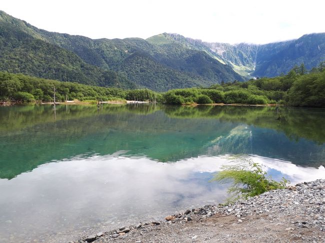 長野県の山と高原の旅です。蓼科にある、知り合いの別荘に招待されたことから、今回の旅行は始まります。海か山かといえば、海派の我が家が珍しく山の絶景に会ってきました。