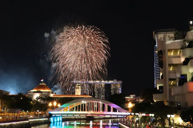 年始に台湾への新婚旅行にいく前から「台湾の次はシンガポールだね!」というのがほぼ決まっていたシンガポール旅行。シーズン都合とそれぞれの仕事都合を勘案して6月末の渡航と相成りました。夫ははじめて・私は4年ぶり3度目です!<br /><br />あっという間の最終日。行き残したところはないかな??<br /><br />【ざっくり日程】<br />●0日目 6/27(水)<br />・羽田で渡航前にのんびり<br />・羽田→チャンギ深夜フライト<br /><br />●1日目 6/28(木)<br />・チャンギ空港でカヤトースト食べてみよう<br />・スルタンのホテルへ<br />・まずはゲーセン行脚!<br />・名物ホーカーで海南鶏飯を食べる!他にもたくさん食べる!<br />・チャイナタウン街ぶらり<br />・やっぱり見ておこうマーライオン<br />・金融街のど真ん中で!サテーストリートでモックモク<br />http://4travel.jp/travelogue/11380849<br /><br />●2日目 6/29(金)<br />・ムスタファセンターお散歩してみましょう<br />・肉骨茶を食べる!<br />・シンガポールであの国の名物を発見?ゲーセンもあったよ<br />・リトルインディアを歩きまわる<br />・PIU新筐体発見ゲーセンめぐり<br />・夜のアラブストリートぶらり&ムルタバビリヤニ初挑戦!<br />http://4travel.jp/travelogue/11387502<br /><br />●3日目 6/30(土) ←イマココ<br />・地元のラクサを食べに行こう<br />・シンガポールで音ゲー最大?のゲーセンへ行ってみよう<br />・やっぱり気になるドリアン初挑戦!<br />・またまた肉骨茶を食べる!<br />・夜のクラークキーお散歩<br /><br />●4日目 7/1(日) ←イマココ<br />・朝イチでチャンギ空港へ<br />・地獄・地獄の帰国便・・・