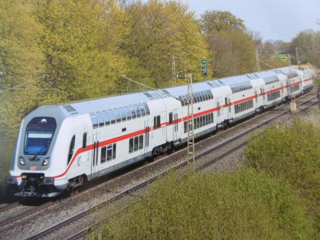 ヨーロッパ鉄道の旅は極めて快適である。ただし、快適な旅を実現させるためには事前の準備・研究が欠かせない。この日はライプツィヒからドレスデン経由でチェコのプラハまで移動する。ライプツィヒからインターシティ（IC）に乗って約1時間でドレスデン着、ここで列車を乗り換え、国際特急列車、ユーロシティ（EC）に乗ってプラハに向かう。（注：直通列車もあったが本数が少ない上に１等車を設定していなかったのでやめた）<br />写真（出典）：ICのパンフレットより<br /><br />私の新著出ました。<br />◎『夢の国際線ビジネスクラスの旅（欧米編第1弾）<br />　　何とかして格安でビジネスクラスに乗ろう！』<br />https://www.amazon.co.jp/dp/B07KT222VF/ref=sr_1_2?s=digital-text&amp;ie=UTF8&amp;qid=1543007882&amp;sr=1-2&amp;keywords=%E8%88%9F%E6%A9%8B%E6%A0%84%E4%BA%8C<br />本書出版により今まで4トラで長らくご覧頂いたビジネスクラスの旅（欧米路線）の旅行記を非公開とさせて頂きます。<br /><br />◎『夢の豪華客船クルーズの旅: 大衆レジャーとなった世界の船旅』<br />https://www.amazon.co.jp/dp/B078LPSDYJ/ref=sr_1_1?ie=UTF8&amp;qid=1514161467&amp;sr=8-1&amp;keywords=B078LPSDYJ<br /><br />◎『熟年世代に送る 安くて豪華に旅する方法』<br />https://www.amazon.co.jp/dp/B07F5MW9KB<br /><br />私のホームページに旅行記多数あり。<br />『第二の人生を豊かに』<br />http://www.e-funahashi.jp/