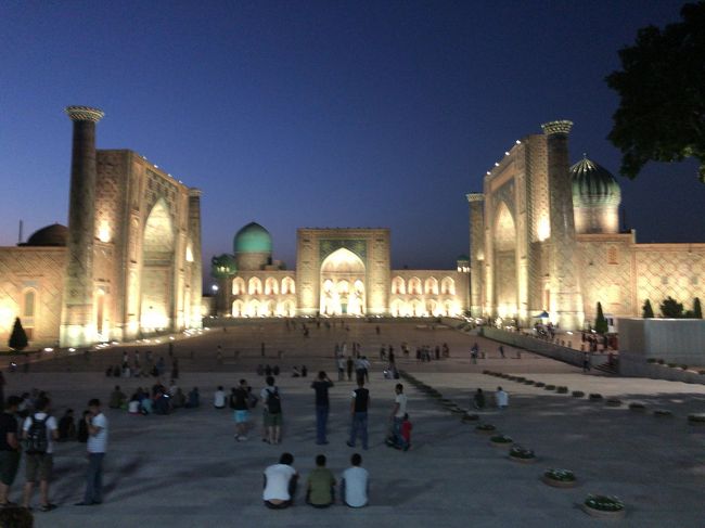 イランで出会ったご夫婦に「ウズベキスタン良かったよー」と言われたため行ってみました。<br />モスクの雰囲気は非常にイランに似ていました。<br />韓国を経由し、ヒヴァ→ブハラ→サマルカンド→タシケント、最後にアルマティに寄ってみました。