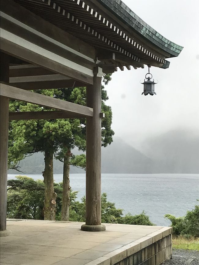 毎年、夏と春は自分の両親と<br />GWとクリスマス付近は義理両親と旅行に。<br />今年の夏は箱根に両親、私、娘(9才)と。<br />毎年夏の旅行は主人は仕事の為<br />一緒に行けません。<br /><br />台風の影響で翌日は雨の為に写真が少ないですが<br />最後までお付き合いいただけたら嬉しいです。