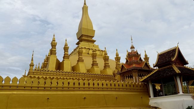「タイ周辺国へのグローバル戦略の旅」パート4です。 <br />今回は初めてのラオス(ビエンチャン)への訪問です。。。パチパチ!<br /><br />ちなみにパート1はカンボジア(シェムリアップ)、パート2は台湾(台北)、パート3はベトナム(ホーチミン)でした。 <br /><br />ラオスは、タイ側から舟で2回ほど上陸したことありますが、正式ルートで入国するのは今回初めて。<br />なお、ラオスへの直行便がないので、タイ経由になりますので、バンコク・パタヤにも訪問しますので、2018年 4回目のタイ旅行となります。<br /><br />ビエンチャンでは、レンタルバイクを借りて市内+郊外をウロウロします。<br /><br />今回の旅程は以下のとおり。LCCのお陰で安く旅ができます。<br /><br />【今回の旅程】 <br />■2018年8月10日(金) <br /> 関空⇒バンコク・ドンムアン by エアアジア<br /> ※往復:25,610円也<br />□チェックインプロンポン@バンコク:1泊<br /> ※1泊朝食無し:3,263円也<br /><br />■2018年8月11日(土) <br /> バンコク⇒パタヤ by ベルトラベルバス<br /> ※370B也<br />□ベイブリーズホテルパタヤ@パタヤ:1泊<br /> ※1泊朝食無し:806B也<br /><br />■2018年8月12日(日) <br /> パタヤ⇒バンコク by ベルトラベルバス<br /> ※370B也<br />□ナントラスクンビット39@バンコク:1泊<br /> ※1泊朝食付き:720B也<br /><br />■2018年8月13日(月)<br /> バンコク・ドンムアン⇒ビエンチャンby エアアジア<br /> ※往復:16,182円也<br />□メコンホテル@ビエンチャン:4泊<br /> ※1泊朝食付き:37,34$也<br /><br />■2018年8月17日(金)<br /> ビエンチャン⇒バンコク・ドンムアンby エアアジア<br />□マキシムズイン@バンコク:1泊<br /> ※1泊朝食無し:1,182B也<br /><br />■2018年8月18日(土) <br /> バンコク・ドンムアン⇒関空 by エアアジア
