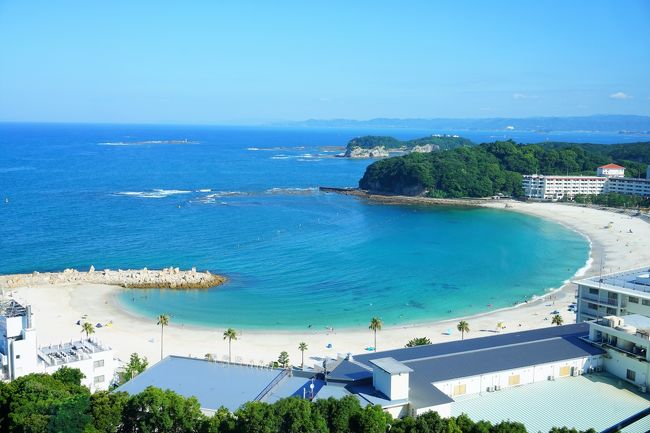 幼馴染と2人で和歌山に旅行に行ってきました。去年は私の事情で中止になった幼馴染との夏の旅。いつも3人で行っているのですが、今年は幼馴染の1人が行けそうもないということで、行こうかどうしようか迷いました。人生何があるかわからないから、行ける時に行っておこうと、もう1人の幼馴染と相談して決行。2人とも和歌山に行ったことがないからとトントン拍子で行先も決まりました。天気も良く(良すぎ)楽しい旅行になりました☆<br />