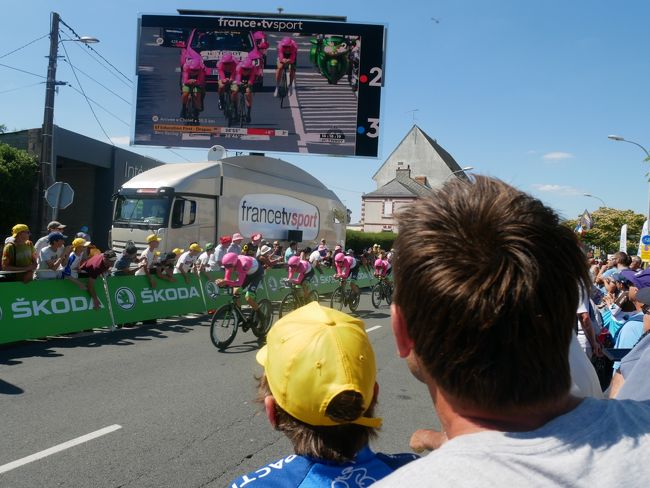 フランス、男一人、スト等予想外なトラブルも沢山ありましたが、三週間思いっ切り楽しいんできました！<br />カメラを持って行きましたが、たまにスマホの写真が登場します.ご容赦ください(笑)<br />以下日程です<br />-----<br />①6/26 KIX-CDG-Reims(ランス)泊<br />①6/27 Strasbourg(ストラスブール)泊<br />↑https://4travel.jp/travelogue/11380514<br />②6/28 Strasbourg観光　　Colmar(コルマール)泊<br />↑https://4travel.jp/travelogue/11380514<br />③6/29 ワイン街道　　　　Colmar泊<br />↑https://4travel.jp/travelogue/11382118<br />④6/30 Basel(バーゼル)泊<br />④7/1  Nice(ニース)泊<br />↑https://4travel.jp/travelogue/11382905<br />⑤7/2  Cannes(カンヌ)-Nice泊<br />⑤7/3  Monaco(モナコ),Eze(エズ)-Nice泊<br />↑https://4travel.jp/travelogue/11383773<br />⑥7/4 Bordeaux(ボルドー)泊<br />↑https://4travel.jp/travelogue/11384606<br />⑦7/5 Bordeaux(ボルドー)泊<br />⑦7/6 Bordeaux(ボルドー)泊<br />⑦7/7 La Rochell(ラロッシェル)泊<br />↑https://4travel.jp/travelogue/11387130<br />⑧7/8 ラ・ロッシェル観光　Nantes(ナント)泊<br />↑https://4travel.jp/travelogue/11387453<br />☆7/9 Cholet(ショレ)-Nantes泊<br />☆7/10 Pontchateau(ポンシャトー)-Nantes泊<br />☆7/11 Nantes泊<br />☆7/12 SaintNazaire-Blois(ブロワ)泊<br />7/13 Chambord城見学-Paris(パリ)泊<br />7/14 Paris泊<br />7/15 Paris泊<br />7/16 Paris泊<br />7/17 Paris-CDG-機内泊<br />7/18 KIX<br />-----<br />今回はフランス第三の都市Nantesを拠点に、Cholet・Pontchateauにてツールドフランス観戦をしました！